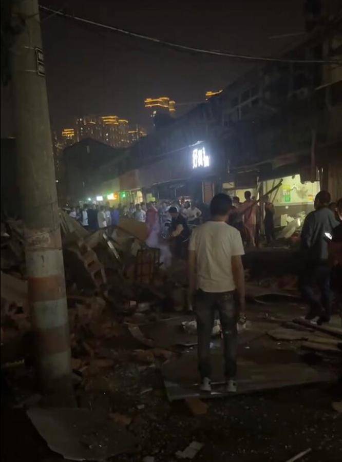 江苏常州一居民楼坍塌 致1死5伤