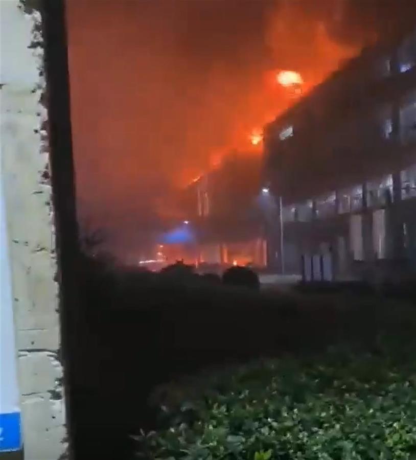 安徽滁州来安县一化工厂发生火灾 致1死