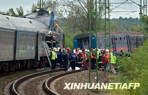 匈牙利发生火车相撞事故 3人死亡30人受伤